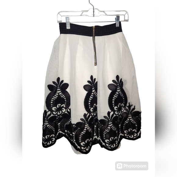 Depri White Black Floral Flare Skirt Size S - Picture 2 of 3
